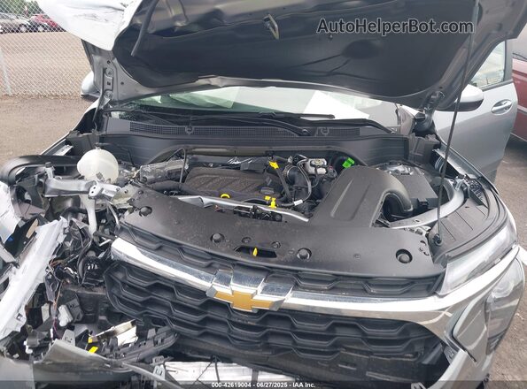 KL77LHEP5SC240377 2025 CHEVROLET TRAX Gray Widok z tyłu