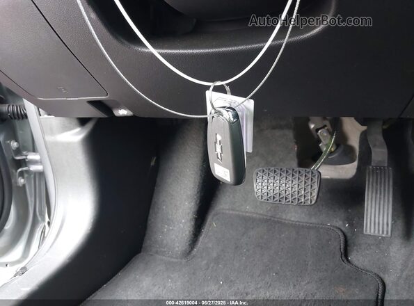 KL77LHEP5SC240377 2025 CHEVROLET TRAX Gray Widok deski rozdzielczej