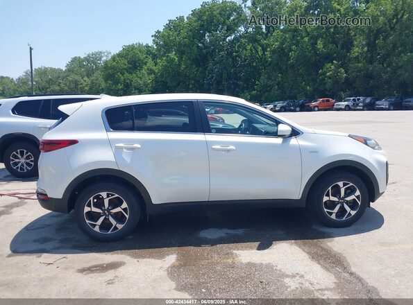 KNDPMCAC1M7932928 2021 KIA SPORTAGE White Вид задньої частини салону