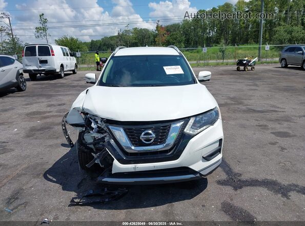 KNMAT2MT5HP564015 2017 NISSAN ROGUE White Widok wnętrza z tyłu