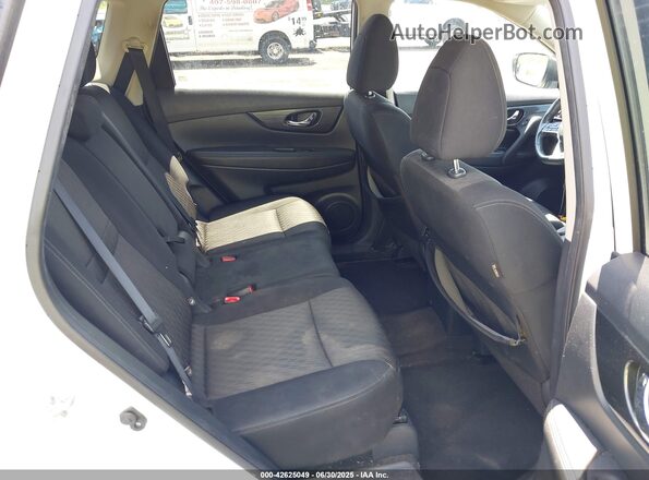 KNMAT2MT5HP564015 2017 NISSAN ROGUE White Widok naklejki z numerem VIN