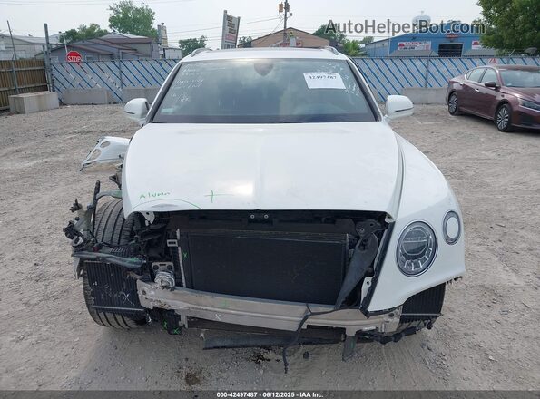 SJAAM2ZV2KC024581 2019 BENTLEY BENTAYGA White Widok wnętrza z tyłu