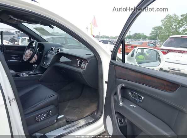 SJAAM2ZV2KC024581 2019 BENTLEY BENTAYGA White Widok wnętrza z przodu