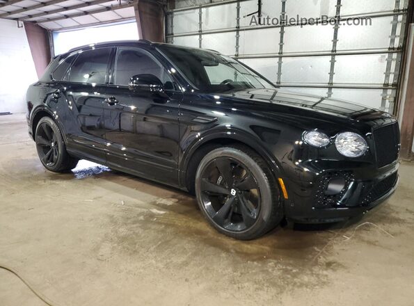 SJAAT2ZV8PC020500 2023 BENTLEY BENTAYGA Черный Передняя правая четверть