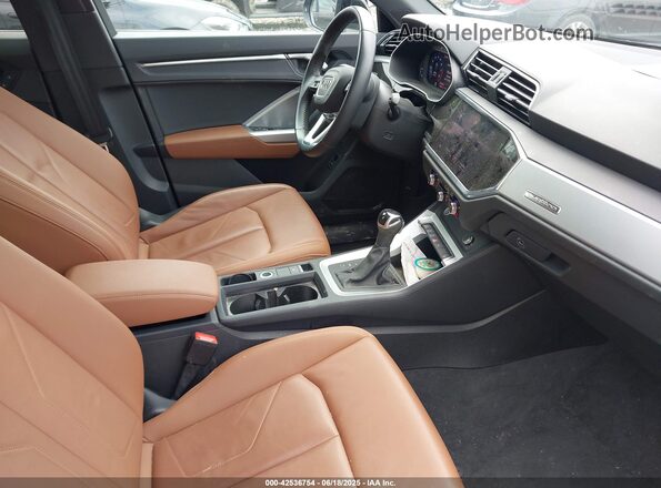 WA1DECF31L1064787 2020 AUDI Q3 Black წინა სალონის ხედი