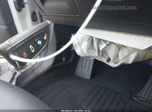 WBXJG9C09M5S01410 2021 BMW X1 White Dashboard view