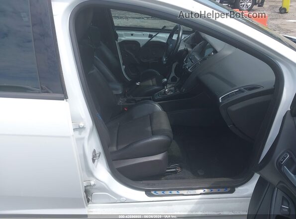 WF0DP3TH5G4116620 2016 FORD FOCUS RS White Front interior view