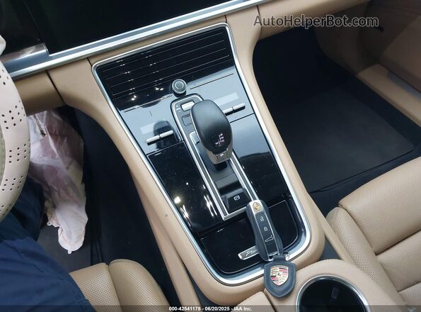WP0AA2A72HL101639 2017 PORSCHE PANAMERA Blue Widok deski rozdzielczej