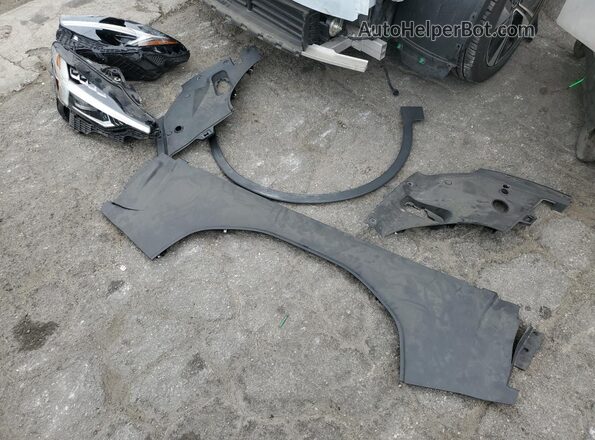 YSMEG3KA9PL159962 2023 POLESTAR 2 White Vista del compartimento del motor