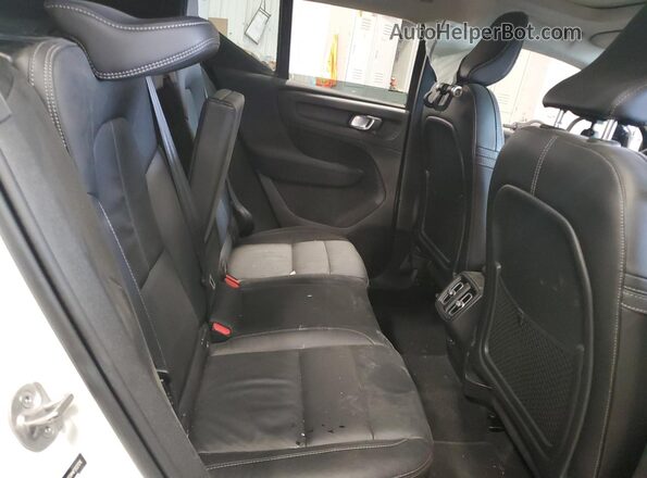 YV4K92HM4P2037016 2023 VOLVO XC40 White Rear interior view