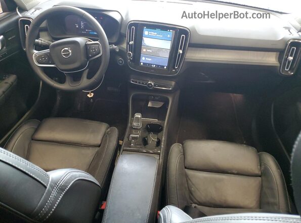 YV4K92HM4P2037016 2023 VOLVO XC40 White Dashboard view