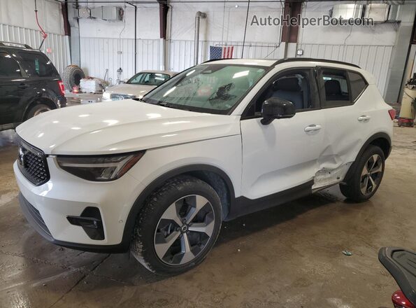 YV4K92HM4P2037016 2023 VOLVO XC40 White Front left