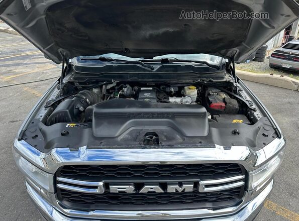 3C63RRGL3PG542617 2023 RAM 3500 Silver Widok deski rozdzielczej