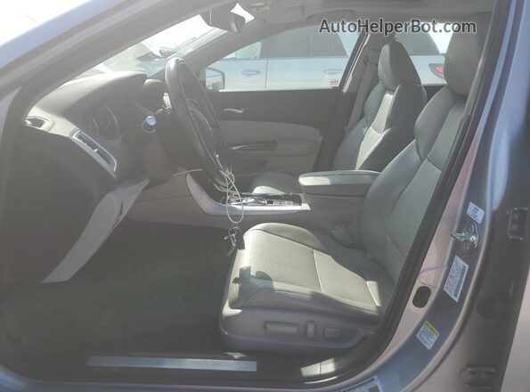 19UUB3F55HA000633 2017 ACURA TLX Серебряный Вид салона спереди