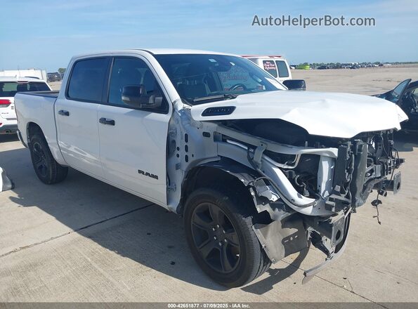 1C6RREFT5PN640446 2023 RAM 1500 Белый Передняя правая четверть