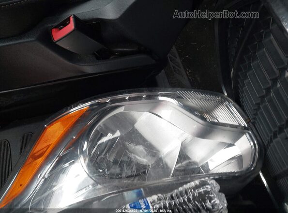 1FBAX2Y82MKA49303 2021 FORD PASSENGER White Առջևի վահանակի տեսք
