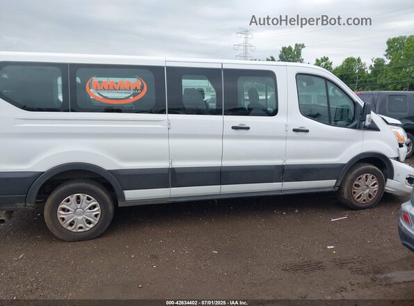 1FBAX2Y82MKA49303 2021 FORD PASSENGER White Սալոնի հետևի տեսք