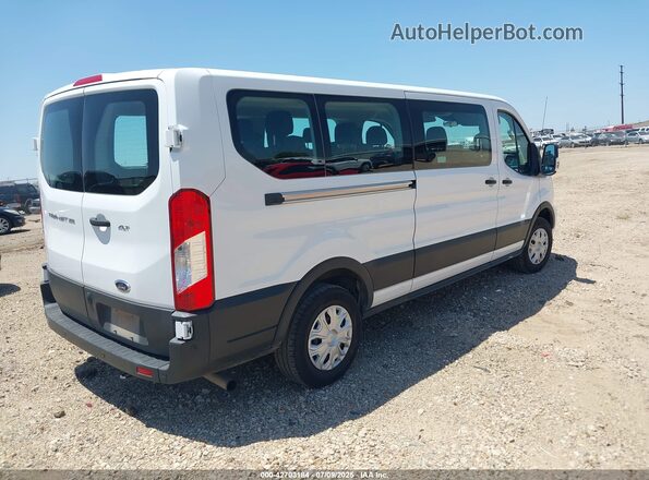 1FBAX2Y89NKA67668 2022 FORD PASSENGER Белый Задняя правая четверть