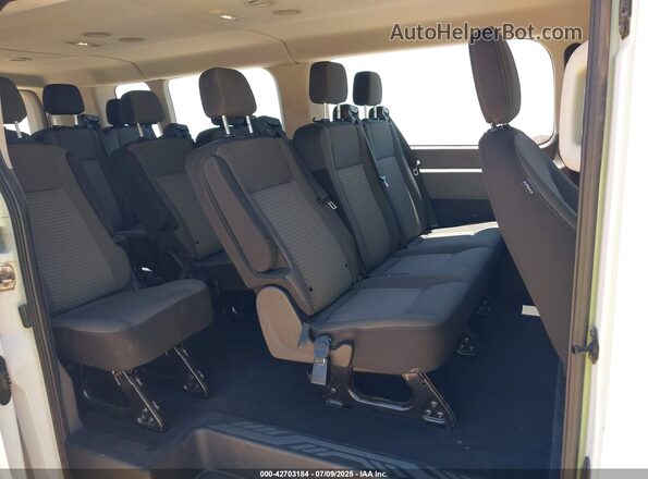 1FBAX2Y89NKA67668 2022 FORD PASSENGER Белый Вид наклейки с VIN-кодом