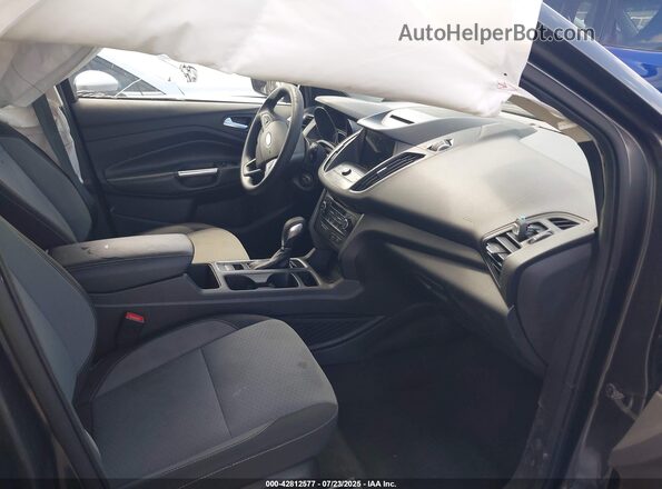 1FMCU0GD7JUD33912 2018 FORD ESCAPE Gray Front interior view