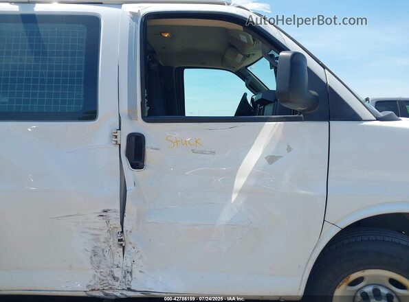 1GTW7AFG7K1210978 2019 GMC SAVANA 2500 Белый Вид салона спереди
