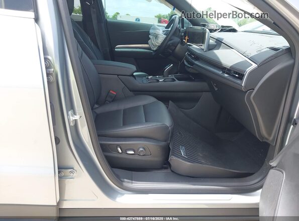 1GYFZCR4XSF140364 2025 CADILLAC XT4 Серый Вид салона спереди