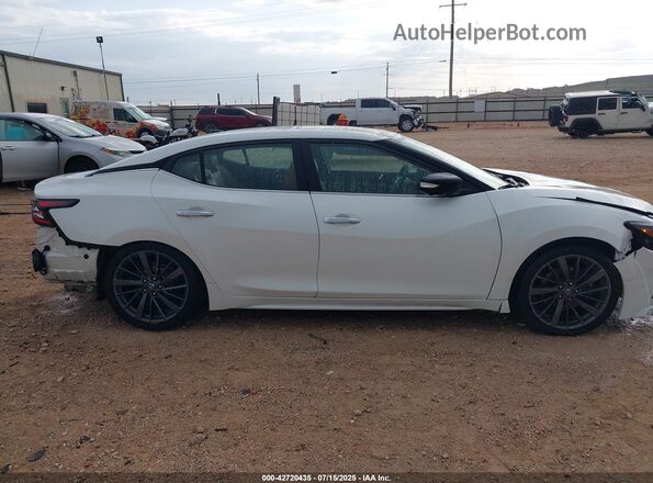 1N4AA6FV9LC367138 2020 NISSAN MAXIMA PLATINUM White Widok wnętrza z tyłu