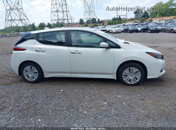 1N4AZ1BVXPC553701 2023 NISSAN LEAF White Widok wnętrza z tyłu