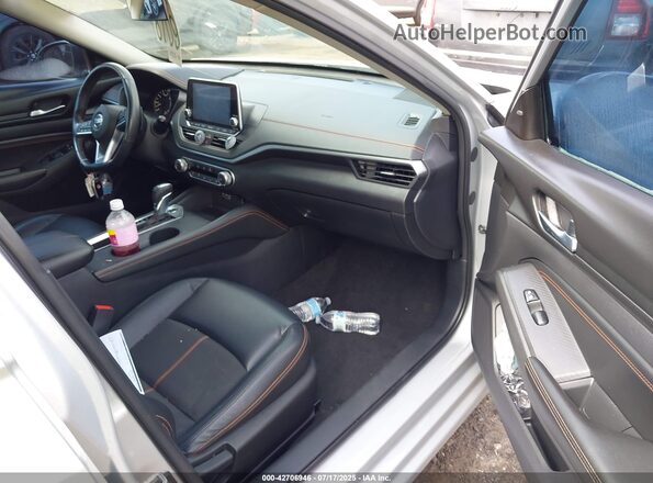 1N4BL4CV5MN301537 2021 NISSAN ALTIMA Серебряный Вид салона спереди