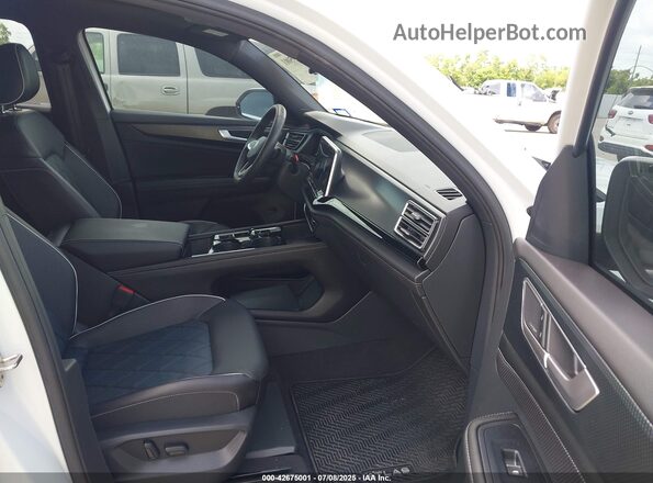 1V2FE2CAXRC232496 2024 VOLKSWAGEN ATLAS White Front interior view