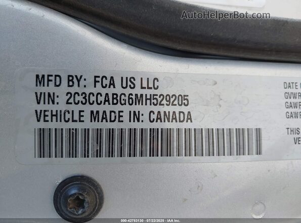 2C3CCABG6MH529205 2021 CHRYSLER 300 Silver Vista del compartimento del motor