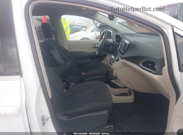 2C4RC1CG3PR525941 2023 CHRYSLER VOYAGER White Vista interior delantera