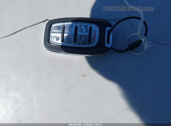2C4RC1GG8SR513030 2025 CHRYSLER PACIFICA Белый Вид панели приборов