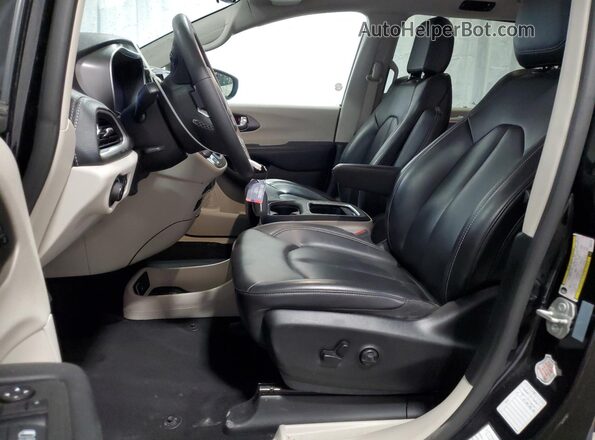 2C4RC1L73PR579773 2023 CHRYSLER PACIFICA Black Вид салону спереду