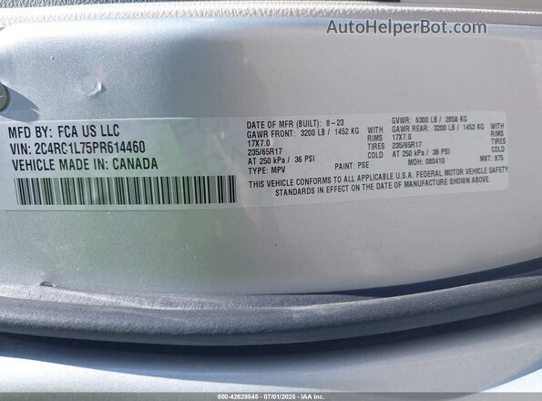 2C4RC1L75PR614460 2023 CHRYSLER PACIFICA Silver Widok komory silnika