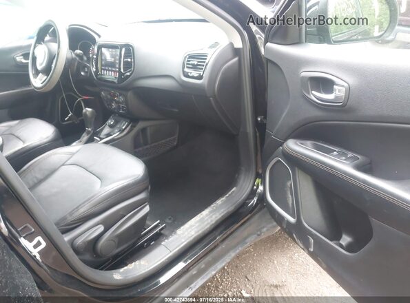 3C4NJDCB5MT503099 2021 JEEP COMPASS Черный Вид салона спереди