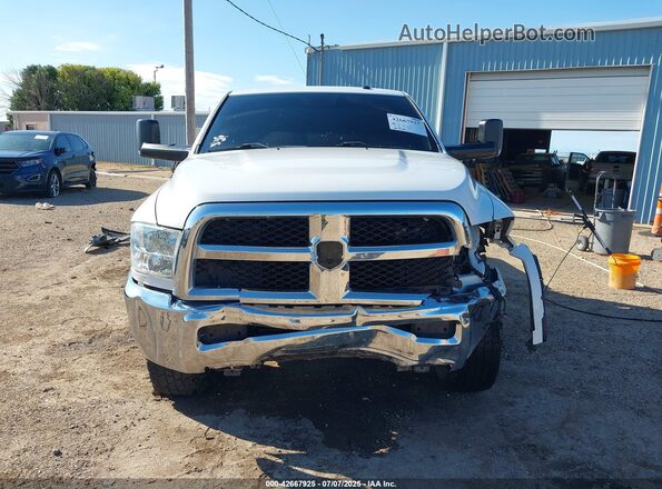 3C6UR5CL0HG529652 2017 RAM 2500 White Rear interior view