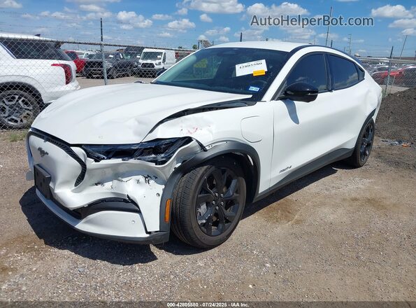 3FMTK1R46RMA30063 2024 FORD MUSTANG MACH-E Белый Передняя левая четверть
