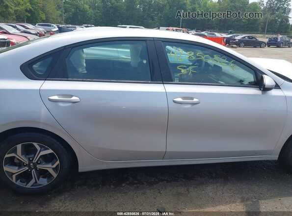 3KPF24AD5ME364571 2021 KIA FORTE Silver Սալոնի 360 աստիճան տեսք