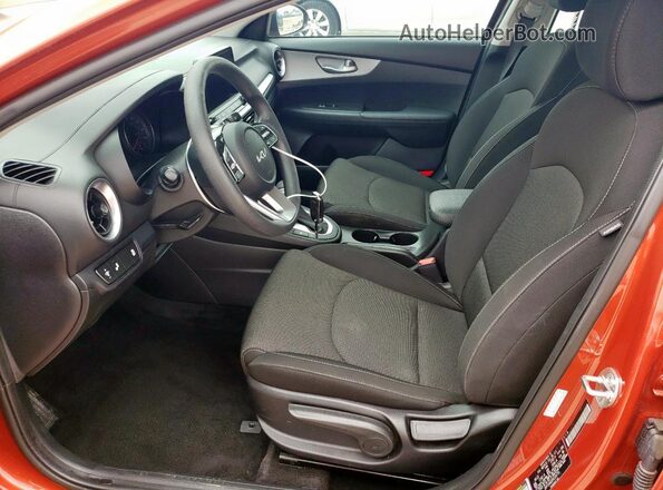 3KPF24AD5PE526770 2023 KIA FORTE Orange Սալոնի դիմացի տեսք