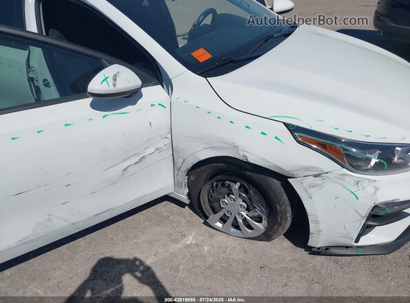 3KPF24AD6ME277214 2021 KIA FORTE White Widok z przodu