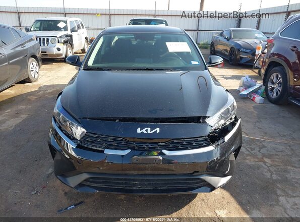 3KPF24AD9RE818280 2024 KIA FORTE Черный Вид панели приборов
