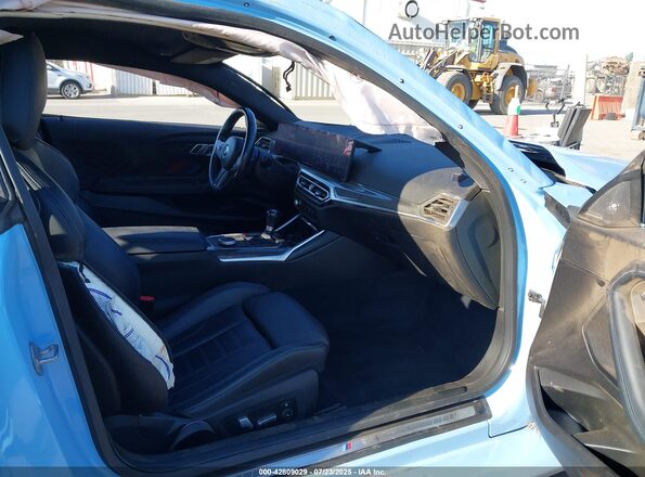 3MF13DM02P8C92129 2023 BMW M2 Light Blue Widok wnętrza z przodu