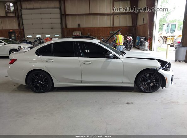3MW5R7J04M8C18454 2021 BMW OTHER White Rear interior view