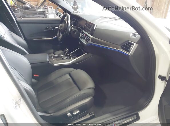 3MW5R7J04M8C18454 2021 BMW OTHER White Front interior view