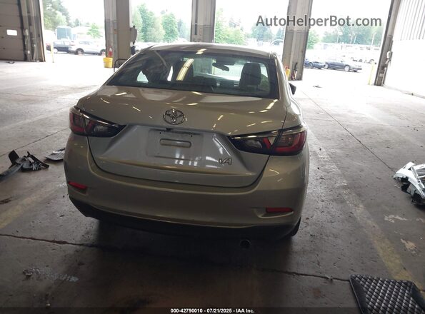 3MYDLBYV6HY169771 2017 TOYOTA YARIS IA Серебряный 