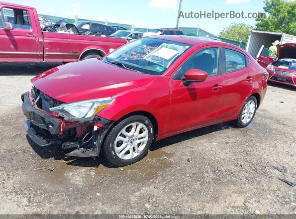 3MYDLBYV9JY319927 2018 TOYOTA YARIS IA Red Przód lewy