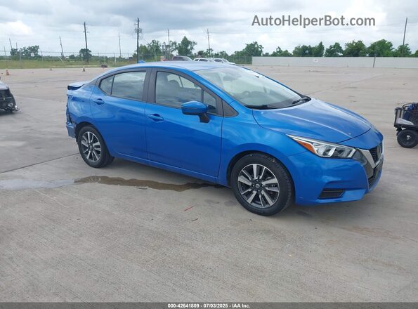 3N1CN8EV8ML862301 2021 NISSAN VERSA Blue Delantero derecho