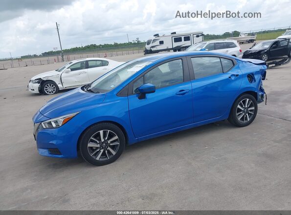 3N1CN8EV8ML862301 2021 NISSAN VERSA Blue Vista tres cuartos delantera izquierda