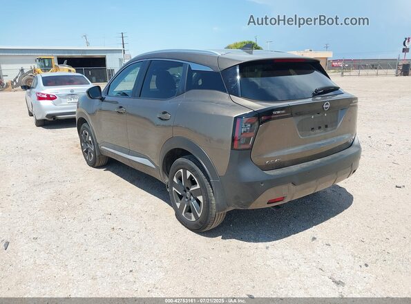 3N8AP6CB3SL397374 2025 NISSAN KICKS Коричневый Задняя левая четверть